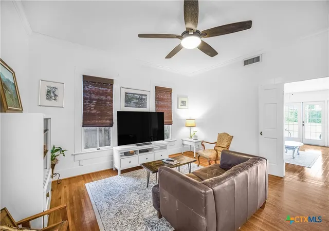 Photo 2 of Single family home for sale at 704 W Commercial St, Victoria, TX 77901 | MLS# 613748 | Listing updated on 2026-07-15