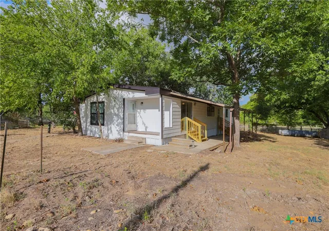 Homes for sale in Luling, TX | 3041 Fm 671, Luling, TX 78648 | MLS# 614417