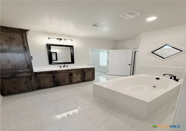 11th image of 8002 Kelly Herring Ln, Killeen, TX 76542 | MLS# 614409