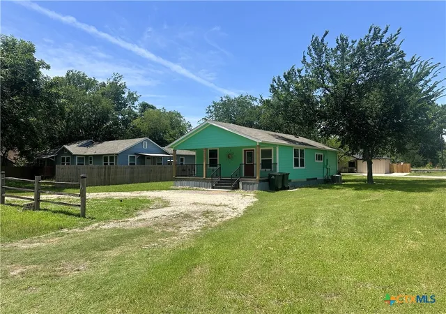 Photo 2 of Sale Pending at 200 Prima St, Smithville, TX 78957 | MLS# 614603 | Listing updated on 2026-07-08