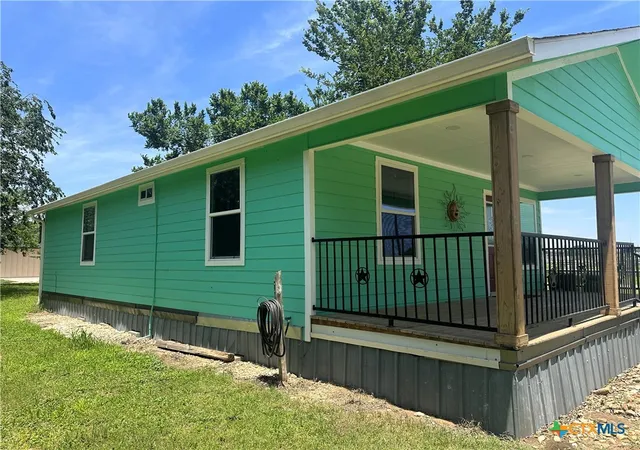 Photo 4 of Sale Pending at 200 Prima St, Smithville, TX 78957 | MLS# 614603 | Listing updated on 2026-07-08