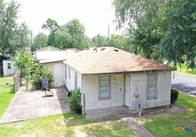 2nd image of 701 E Hiller St, Victoria, TX 77901 | MLS# 614665
