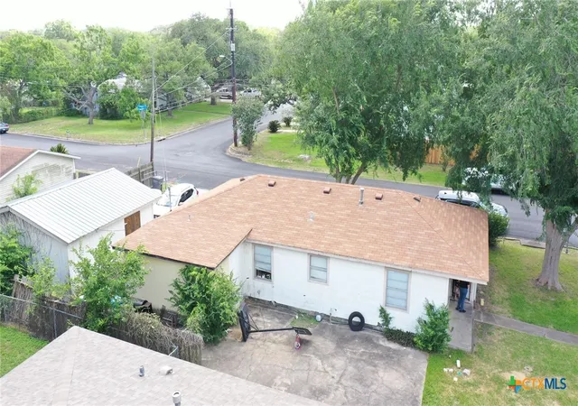 3rd image of 701 E Hiller St, Victoria, TX 77901 | MLS# 614665