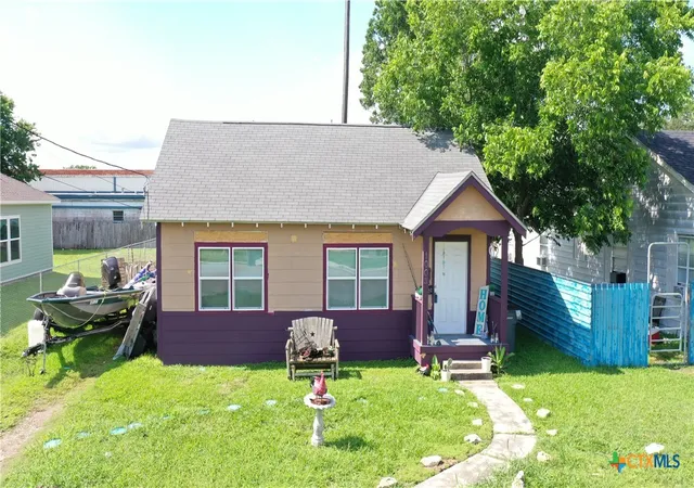 1st image of 1003 E San Antonio St, Victoria, TX 77901 | MLS# 614663