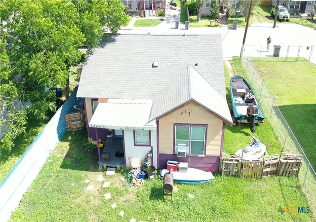 4th image of 1003 E San Antonio St, Victoria, TX 77901 | MLS# 614663