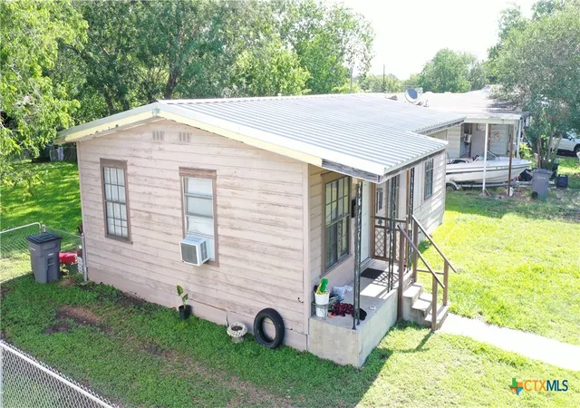 4th image of 1104 Taylor Ave, Victoria, TX 77901 | MLS# 614671