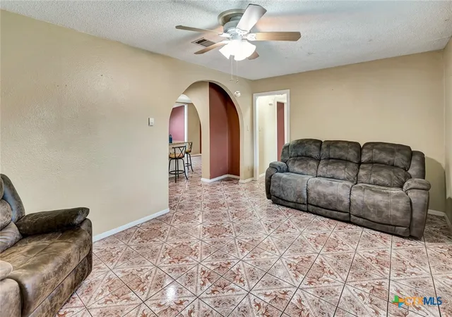 Photo 2 of Single family home for sale at 1504 Sam Houston Dr, Victoria, TX 77901 | MLS# 613884 | Listing updated on 2026-07-20