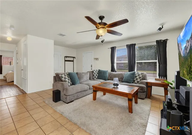 2nd image of 603 Nw Crossing Dr, New Braunfels, TX 78130 | MLS# 614693