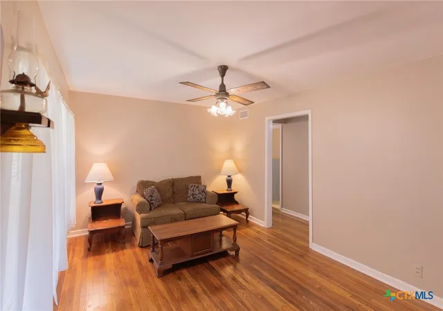 2nd image of 2001 E Rosebud Ave, Victoria, TX 77901 | MLS# 614696