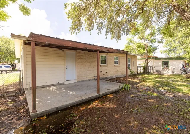 34th image of 2001 E Rosebud Ave, Victoria, TX 77901 | MLS# 614696