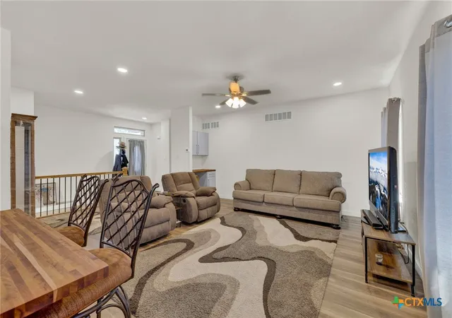 4th image of 305 Lake Crest Dr, Spring Branch, TX 78070 | MLS# 614450