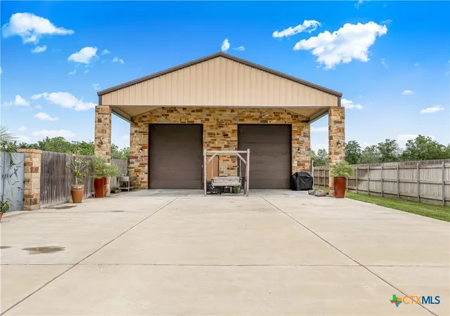 Photo 2 of Single family home for sale at 254 Sendera Loop, Victoria, TX 77904 | MLS# 612836 | Listing updated on 2026-06-24