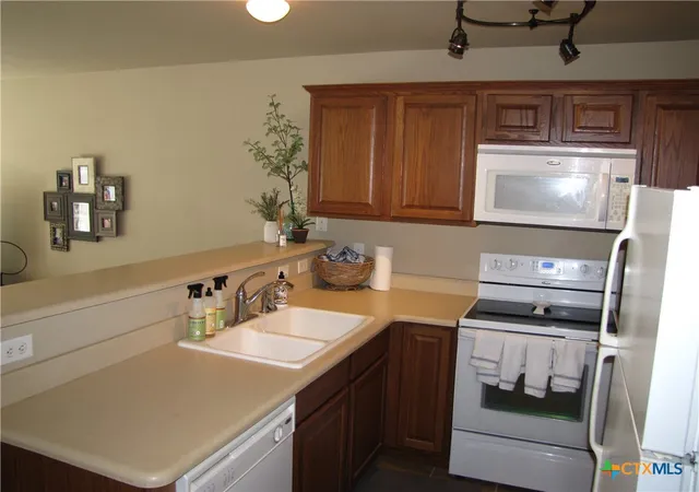 5th image of 730 E Mather St, New Braunfels, TX 78130 | MLS# 614620