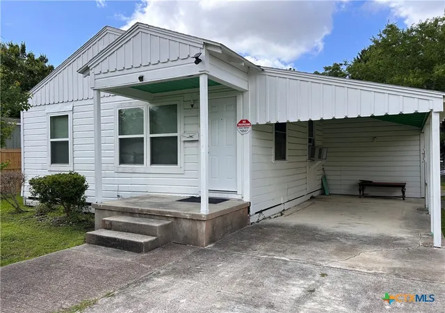 2nd image of 1307 E Mistletoe Ave, Victoria, TX 77901 | MLS# 614969