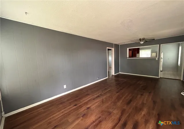 5th image of 1307 E Mistletoe Ave, Victoria, TX 77901 | MLS# 614969