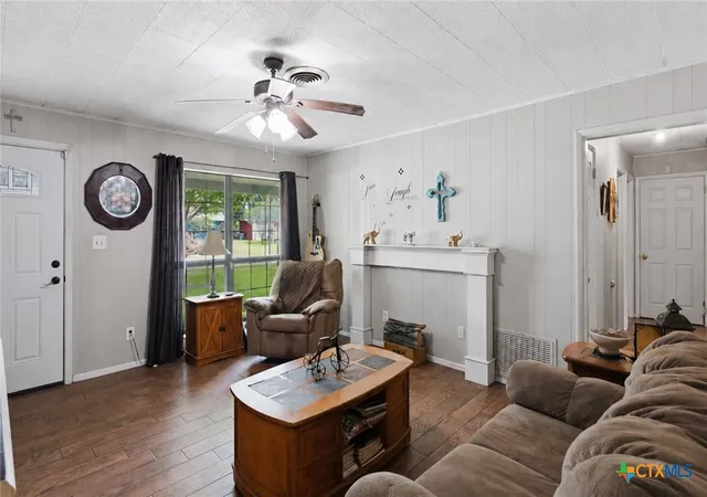 4th image of 701 Morning Glory Ln, Victoria, TX 77904 | MLS# 614942