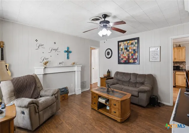 5th image of 701 Morning Glory Ln, Victoria, TX 77904 | MLS# 614942