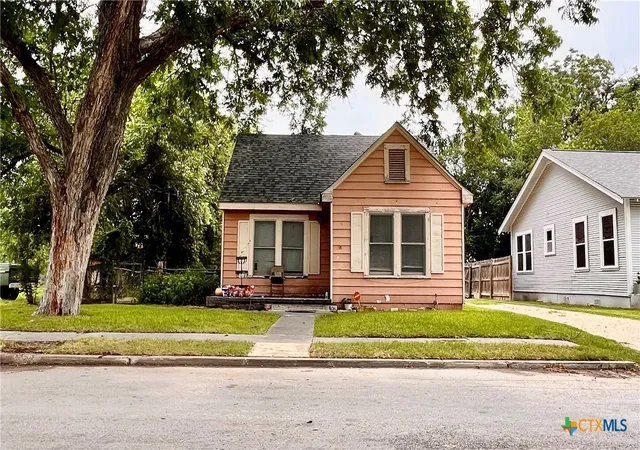 Homes for sale in Seguin, TX | 211 W College St, Seguin, TX 78155 | MLS# 615037