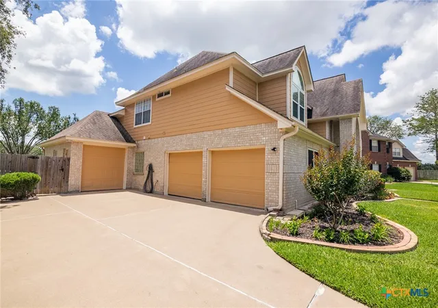 Photo 4 of Single family home for sale at 103 Eton Green, Victoria, TX 77904 | MLS# 615220 | Listing updated on 2026-05-30
