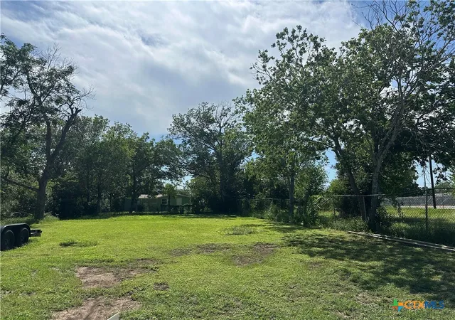 Homes for sale in Seguin, TX | 652 Flores St, Seguin, TX 78155 | MLS# 615248