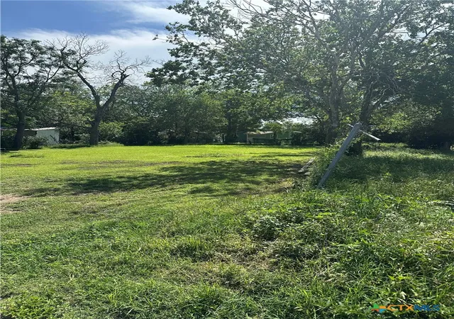 Homes for sale in Seguin, TX | 652 Flores St, Seguin, TX 78155 | MLS# 615248