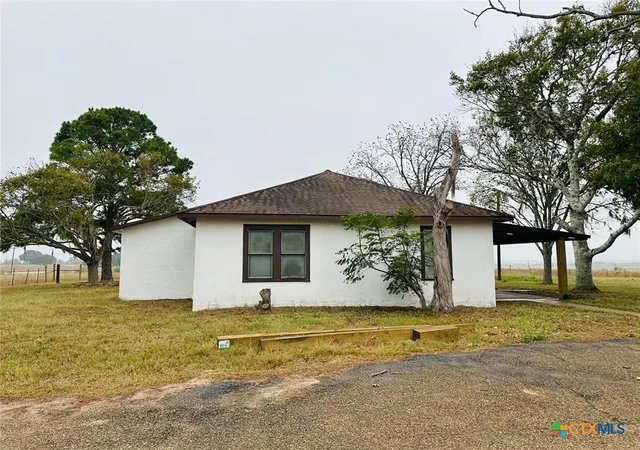 Homes for sale in Yorktown, TX | 1696 E Fm 884, Yorktown, TX 78164 | MLS# 615266