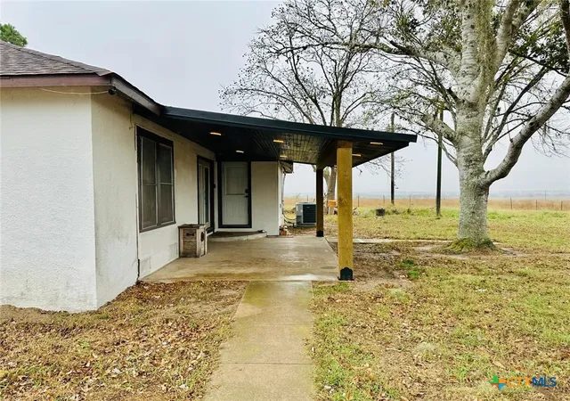 Homes for sale in Yorktown, TX | 1696 E Fm 884, Yorktown, TX 78164 | MLS# 615266