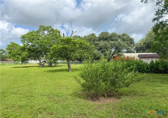 3rd image of 404 Blyth Rd, Victoria, TX 77904 | MLS# 615294