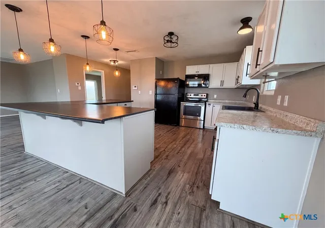 2nd image of 552 S Marshall Johnson Ave, Port Lavaca, TX 77978 | MLS# 615163