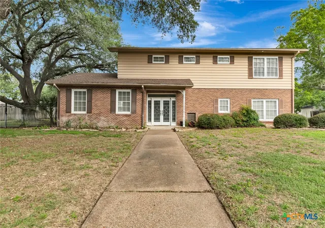 2nd image of 1014 N Hunt St, Cuero, TX 77954 | MLS# 615330