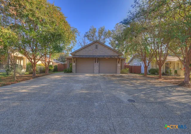 2nd image of 388 E Faust St, New Braunfels, TX 78130 | MLS# 614993