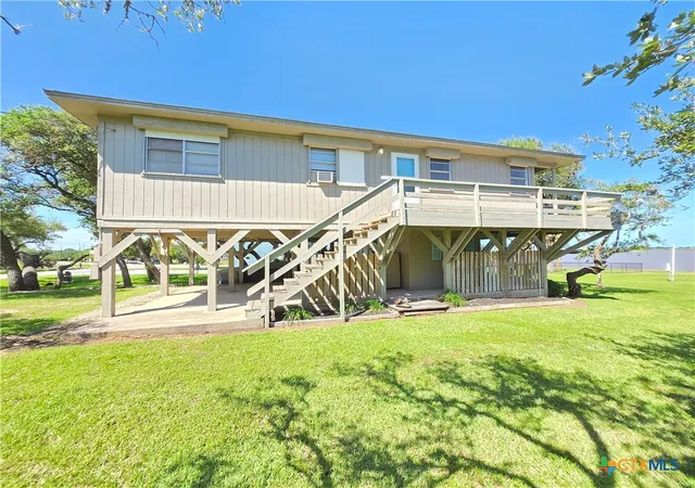 Homes for sale in Palacios, TX | 2182 W Bayshore Dr, Palacios, TX 77465 | MLS# 615362