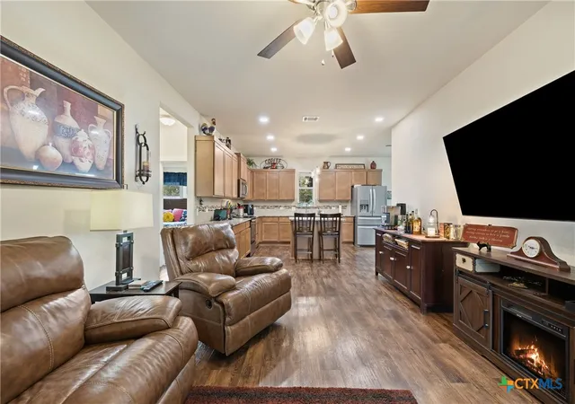 Homes for sale in Kingsland, TX | 1625 Packsaddle Trl, Kingsland, TX 78639 | MLS# 615389