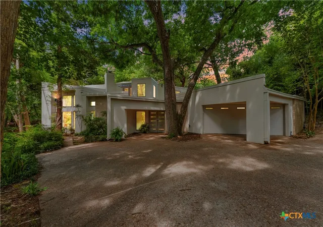 Photo 1 of Single family home for sale at 3001 White Oak Dr, Temple, TX 76502 | MLS# 615383 | Listing updated on 2026-06-29