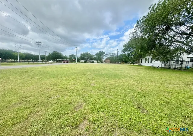 3rd image of 610 E Ruess Blvd, Cuero, TX 77954 | MLS# 615487
