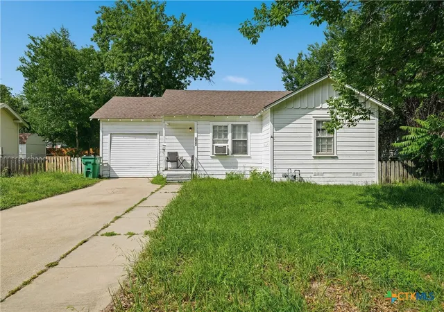 1st image of 204 E 16th St, Cameron, TX 76520 | MLS# 615402