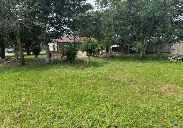 Homes for sale in Cuero, TX | 406 W French St, Cuero, TX 77954 | MLS# 615715