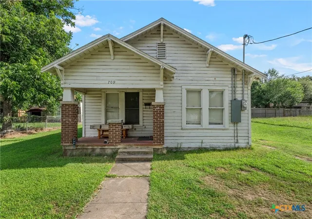 2nd image of 709 E 18th St, Cameron, TX 76520 | MLS# 615621