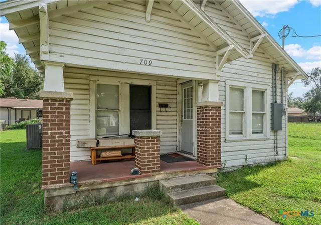 3rd image of 709 E 18Th St, Cameron, TX 76520 | MLS# 615621