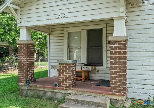 4th image of 709 E 18Th St, Cameron, TX 76520 | MLS# 615621