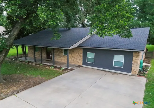 1st image of 504 Walnut St, Waller, TX 77484 | MLS# 615813
