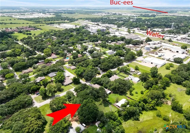 3rd image of 504 Walnut St, Waller, TX 77484 | MLS# 615813