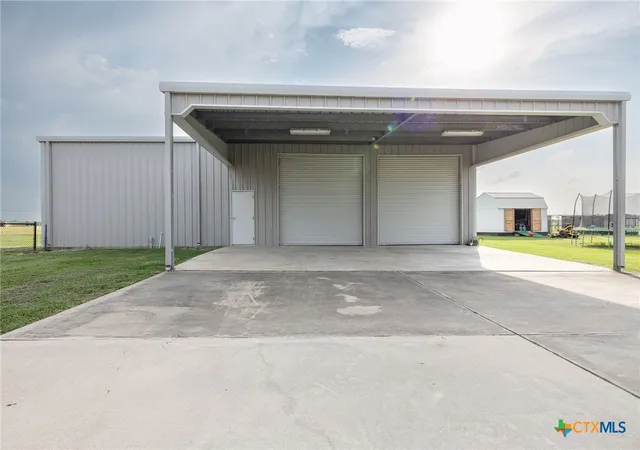 3rd image of 45 Blue Heron Dr, Port Lavaca, TX 77979 | MLS# 615983