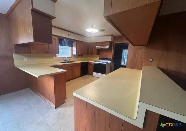 3rd image of 307 S Market St, Louise, TX 77455 | MLS# 614067