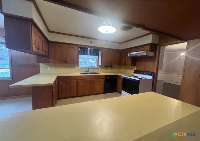 4th image of 307 S Market St, Louise, TX 77455 | MLS# 614067