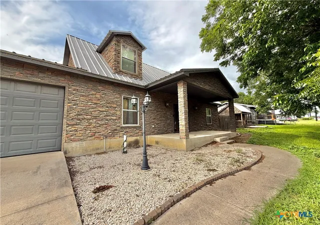 Photo 3 of Single family home for sale at 2011 Zint St, Gonzales, TX 78629 | MLS# 616086 | Listing updated on 2026-06-07