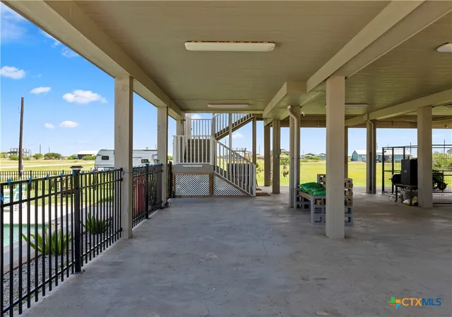 Homes for sale in Palacios, TX | 213 Porpoise Dr, Palacios, TX 77465 | MLS# 615513
