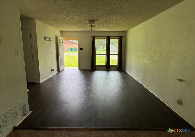 4th image of 1128 Lindsey Cir, Belton, TX 76513 | MLS# 615287