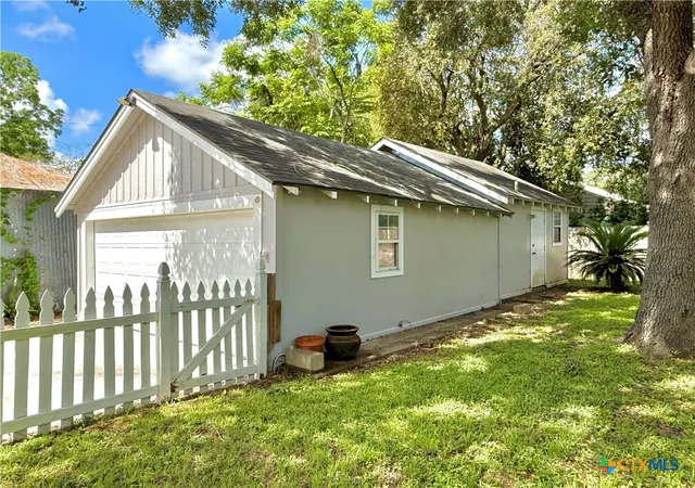 Photo 34 of Single family home for sale at 1403 N Bridge St, Victoria, TX 77901 | MLS# 616310 | Listing updated on 2026-06-10