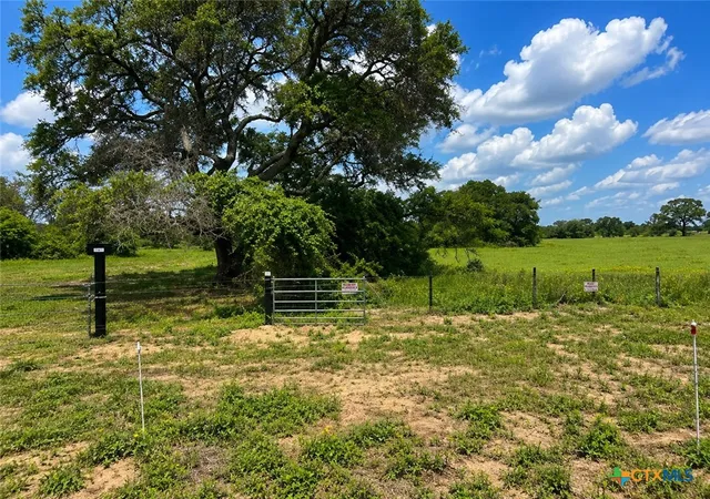 Homes for sale in Yoakum, TX | 1958 Fm 3010, Yoakum, TX 77995 | MLS# 616260